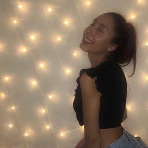 Meet your Posher, Adela